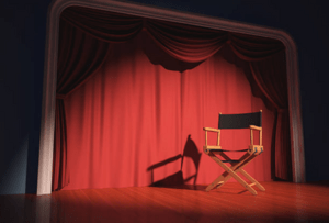 fauteuil de metteur en scène sur une scène